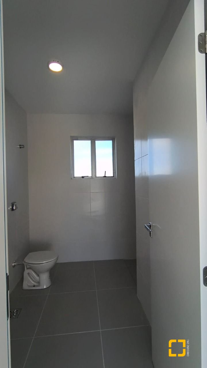 Cobertura com 117m², 3 quartos (sendo 1 suíte), 2 garagens, no bairro Capoeiras em Florianópolis