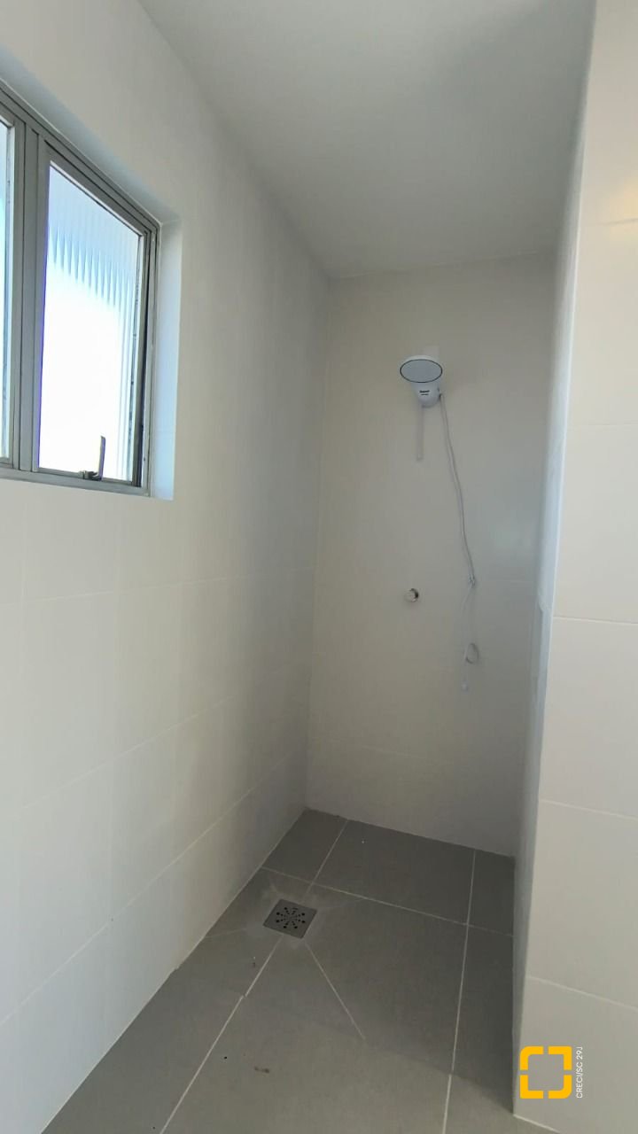 Cobertura com 117m², 3 quartos (sendo 1 suíte), 2 garagens, no bairro Capoeiras em Florianópolis