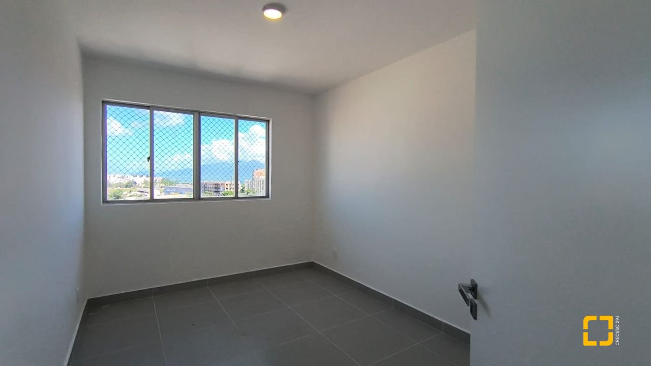 Cobertura com 117m², 3 quartos (sendo 1 suíte), 2 garagens, no bairro Capoeiras em Florianópolis