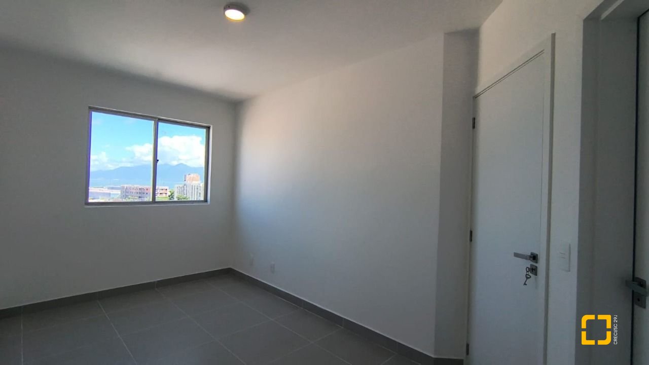 Cobertura com 117m², 3 quartos (sendo 1 suíte), 2 garagens, no bairro Capoeiras em Florianópolis