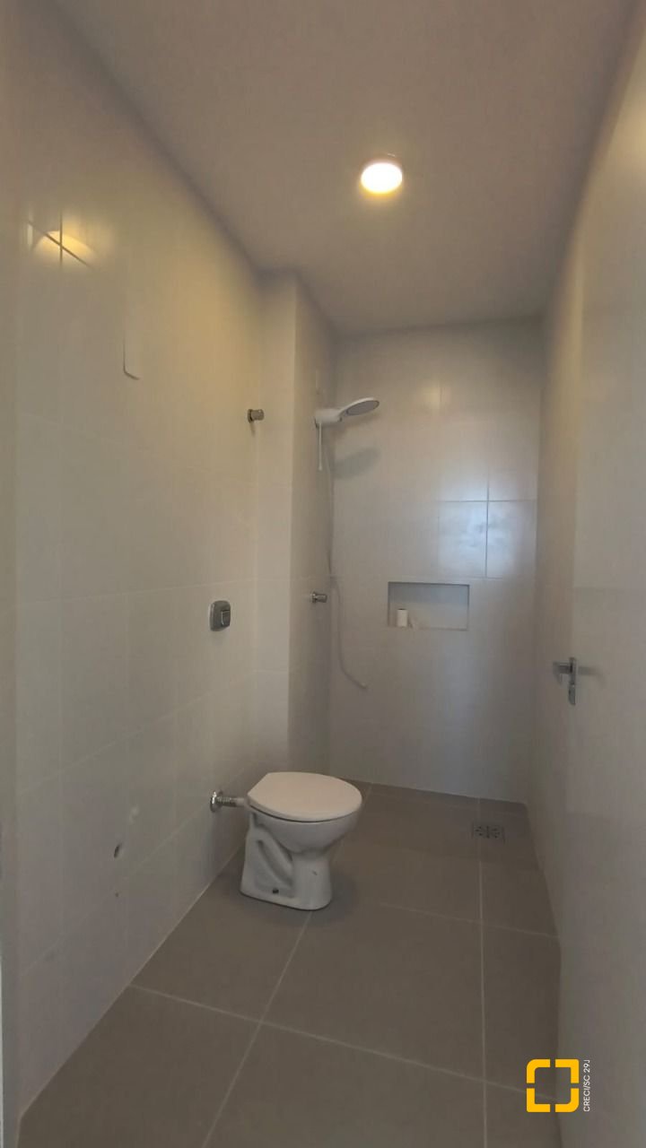 Cobertura com 117m², 3 quartos (sendo 1 suíte), 2 garagens, no bairro Capoeiras em Florianópolis
