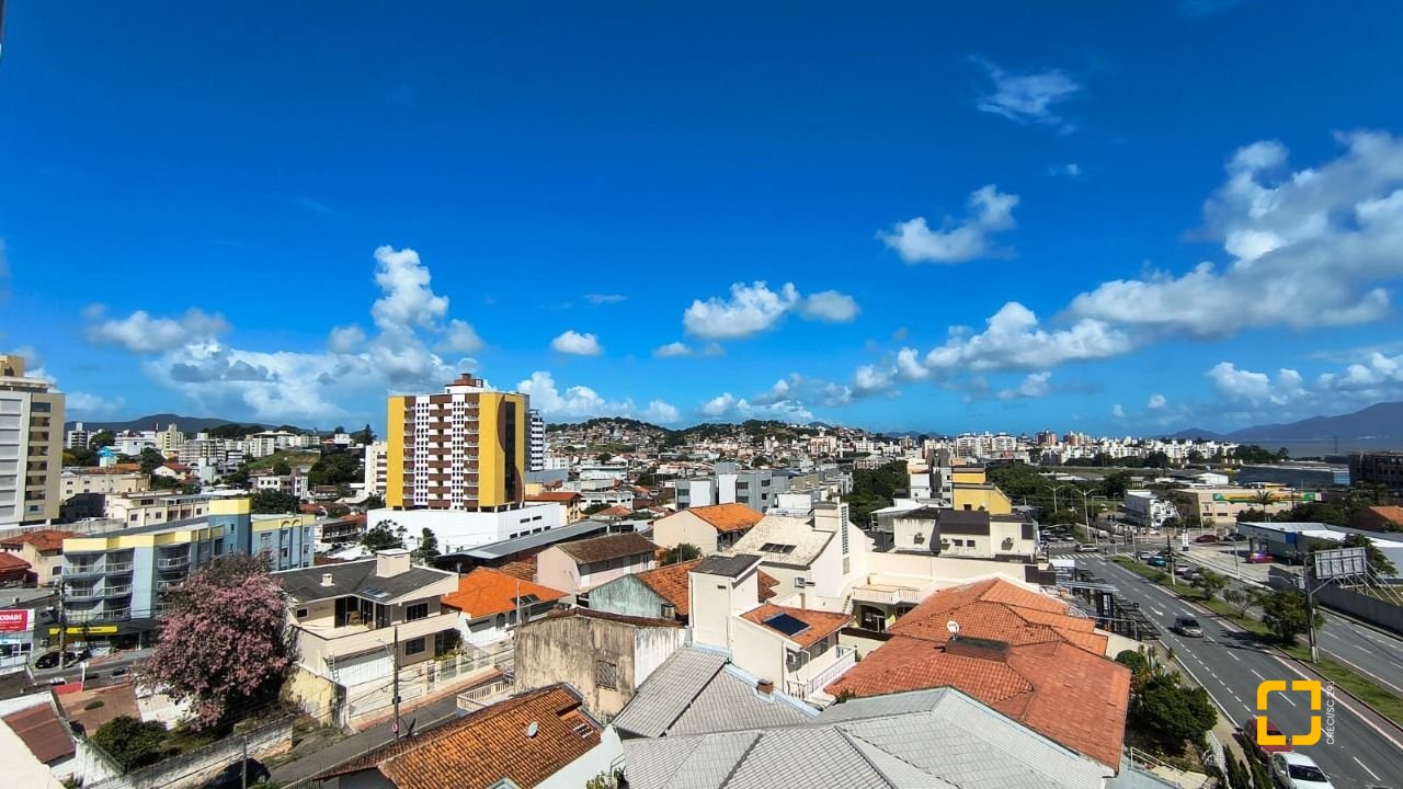 Cobertura com 117m², 3 quartos (sendo 1 suíte), 2 garagens, no bairro Capoeiras em Florianópolis