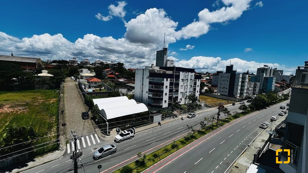Cobertura com 117m², 3 quartos (sendo 1 suíte), 2 garagens, no bairro Capoeiras em Florianópolis
