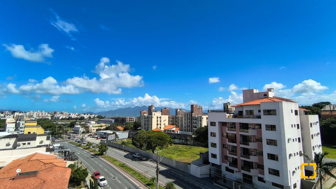 Cobertura com 117m², 3 quartos (sendo 1 suíte), 2 garagens, no bairro Capoeiras em Florianópolis