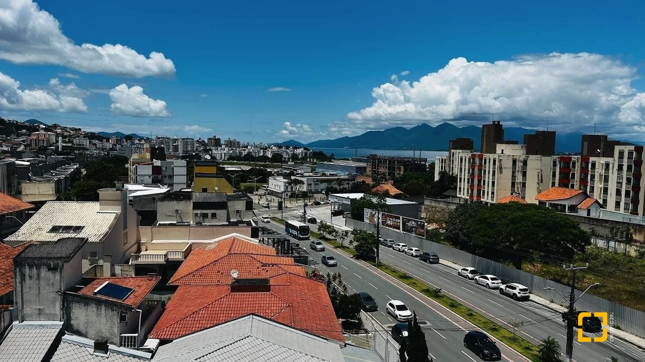 Cobertura com 117m², 3 quartos (sendo 1 suíte), 2 garagens, no bairro Capoeiras em Florianópolis
