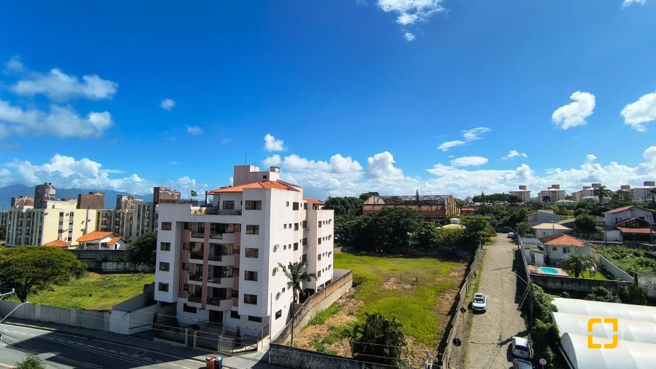 Cobertura com 117m², 3 quartos (sendo 1 suíte), 2 garagens, no bairro Capoeiras em Florianópolis