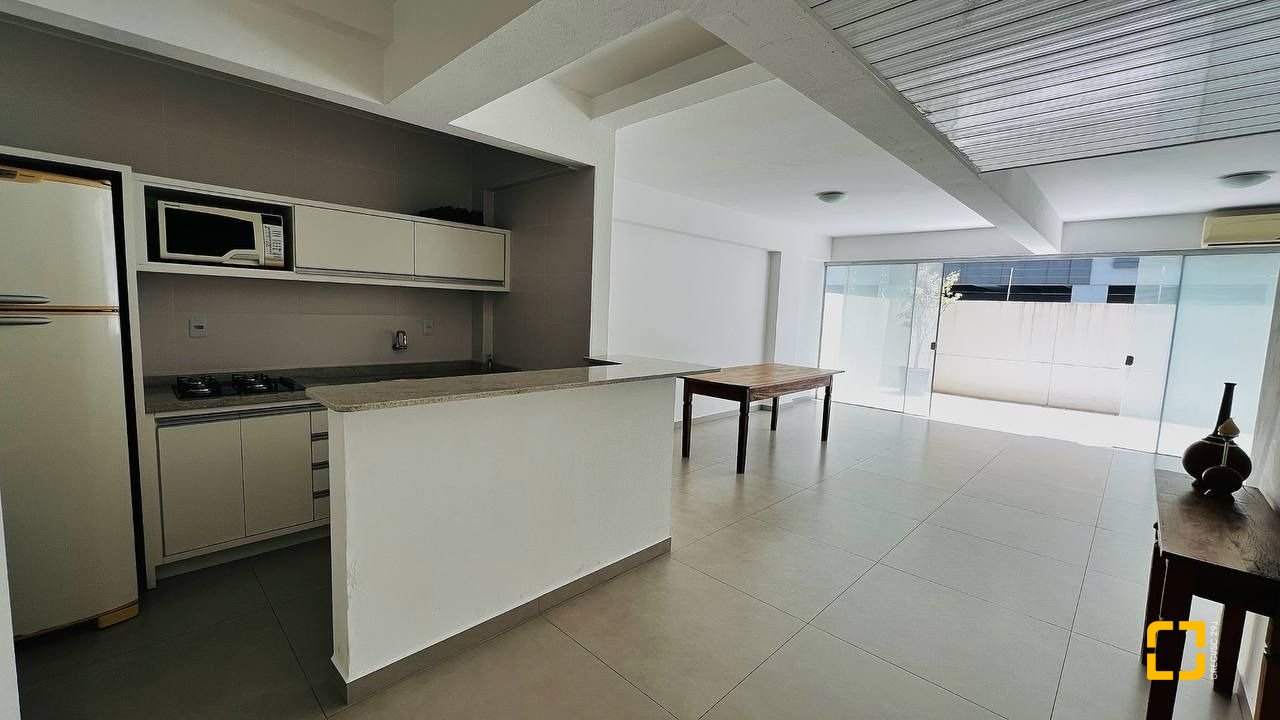 Cobertura com 117m², 3 quartos (sendo 1 suíte), 2 garagens, no bairro Capoeiras em Florianópolis
