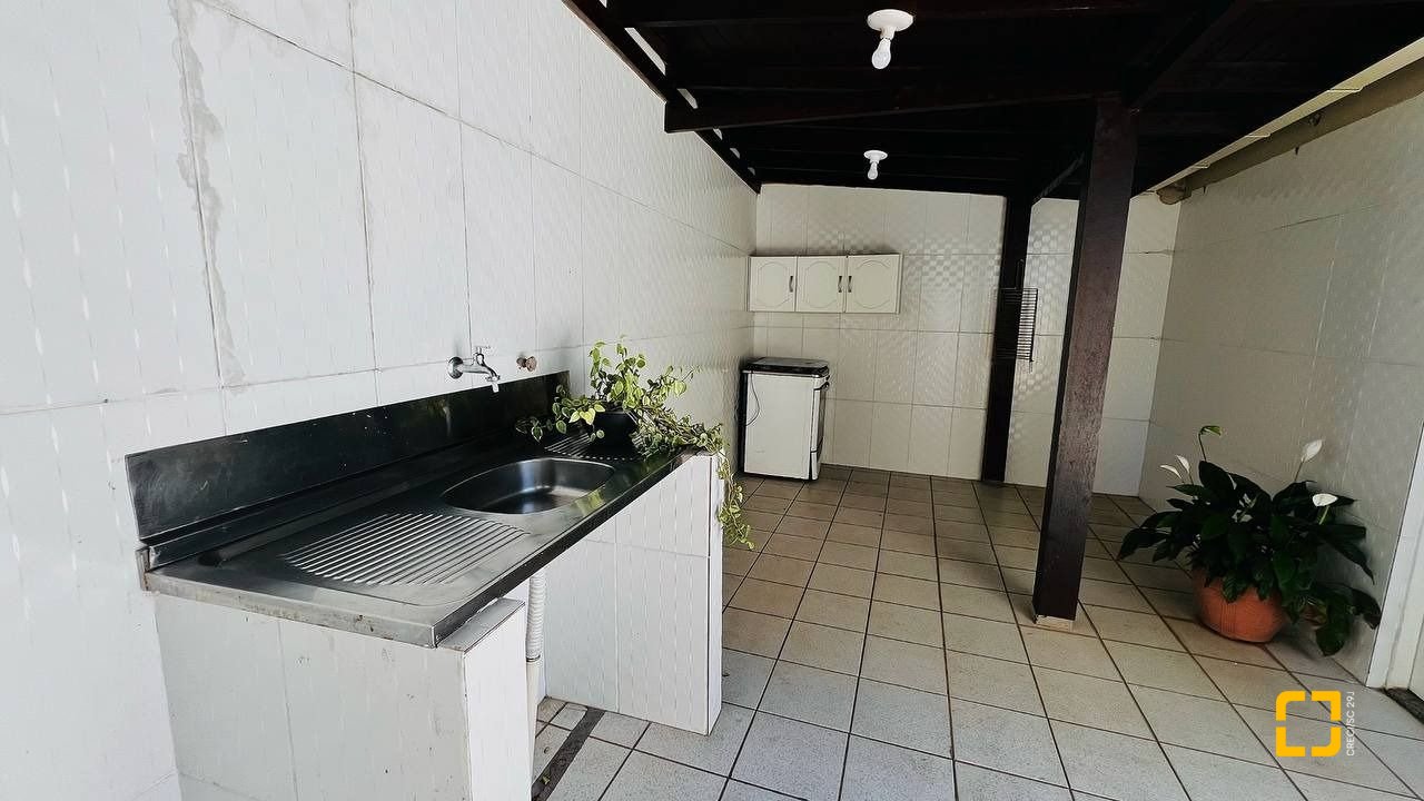 Cobertura com 117m², 3 quartos (sendo 1 suíte), 2 garagens, no bairro Capoeiras em Florianópolis