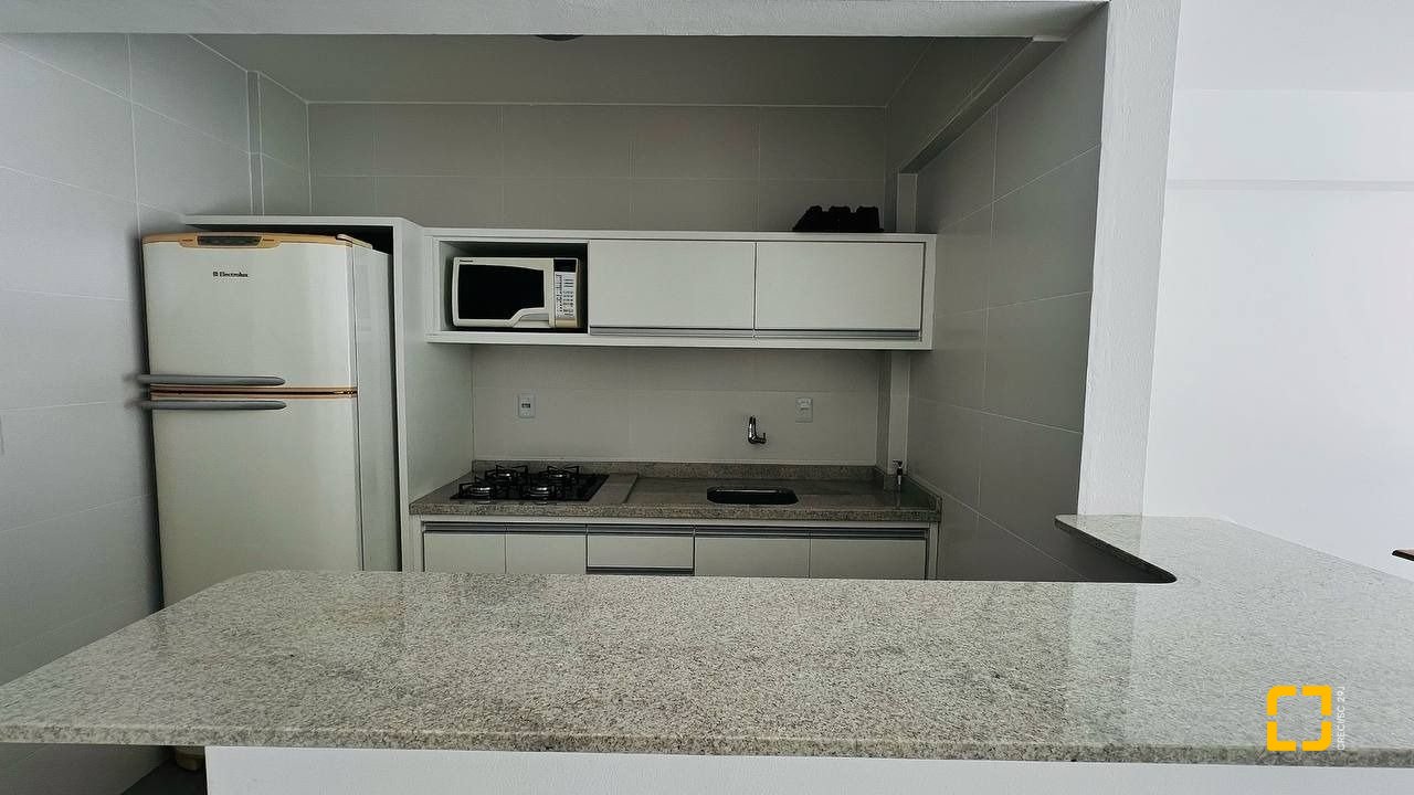 Cobertura com 117m², 3 quartos (sendo 1 suíte), 2 garagens, no bairro Capoeiras em Florianópolis