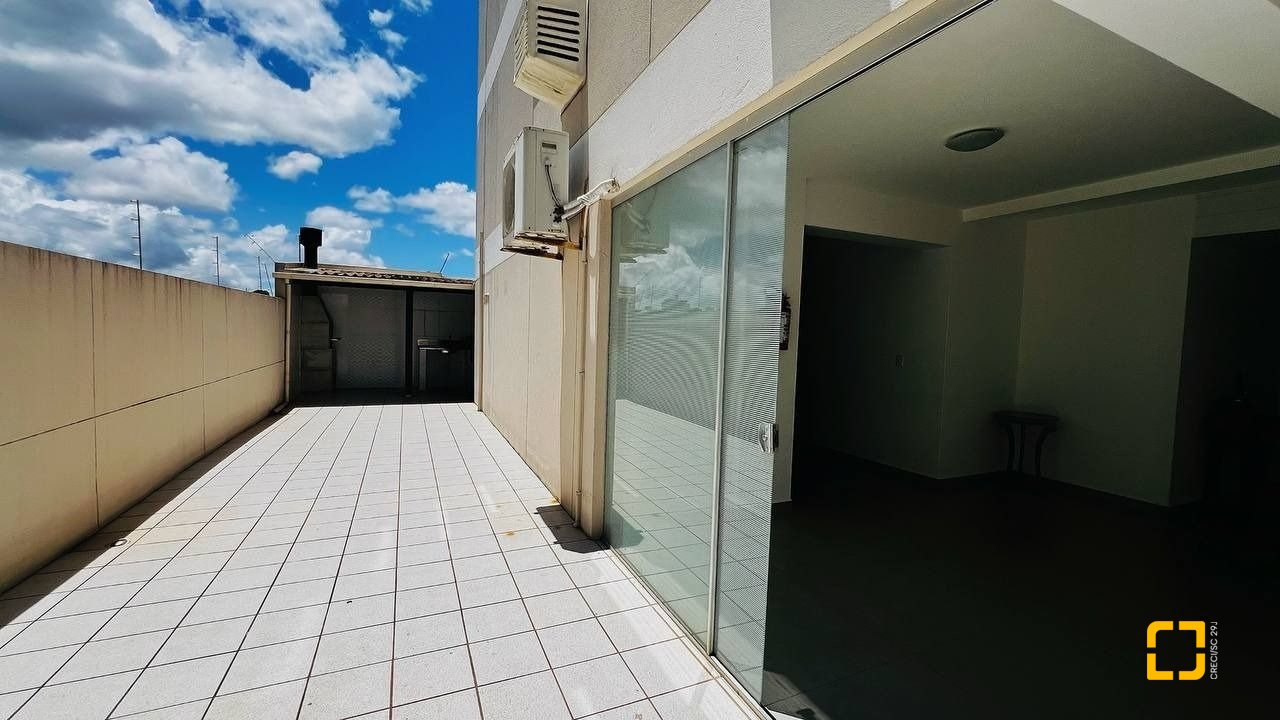 Cobertura com 117m², 3 quartos (sendo 1 suíte), 2 garagens, no bairro Capoeiras em Florianópolis