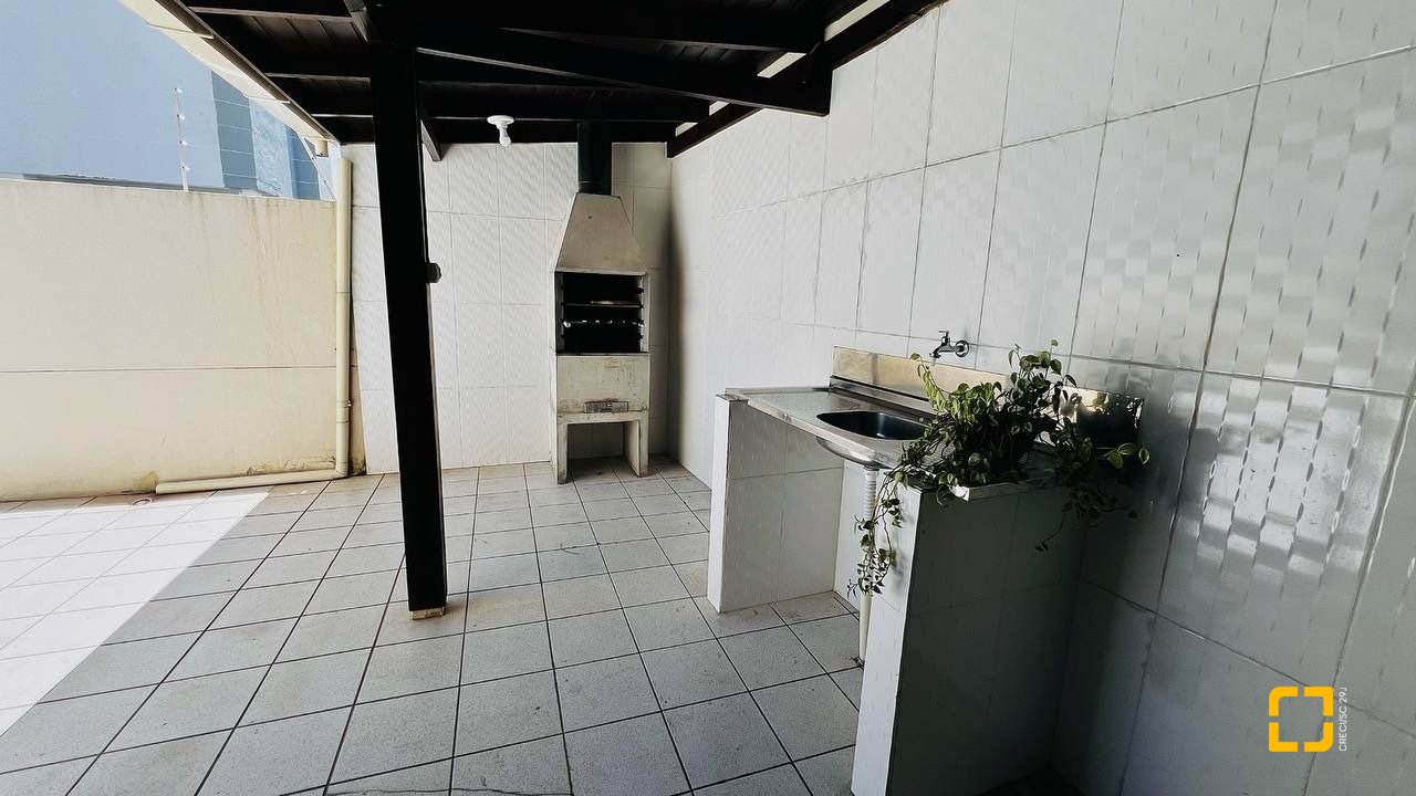 Cobertura com 117m², 3 quartos (sendo 1 suíte), 2 garagens, no bairro Capoeiras em Florianópolis