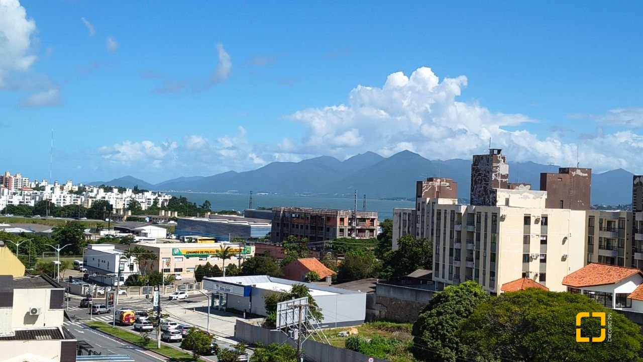 Cobertura com 117m², 3 quartos (sendo 1 suíte), 2 garagens, no bairro Capoeiras em Florianópolis