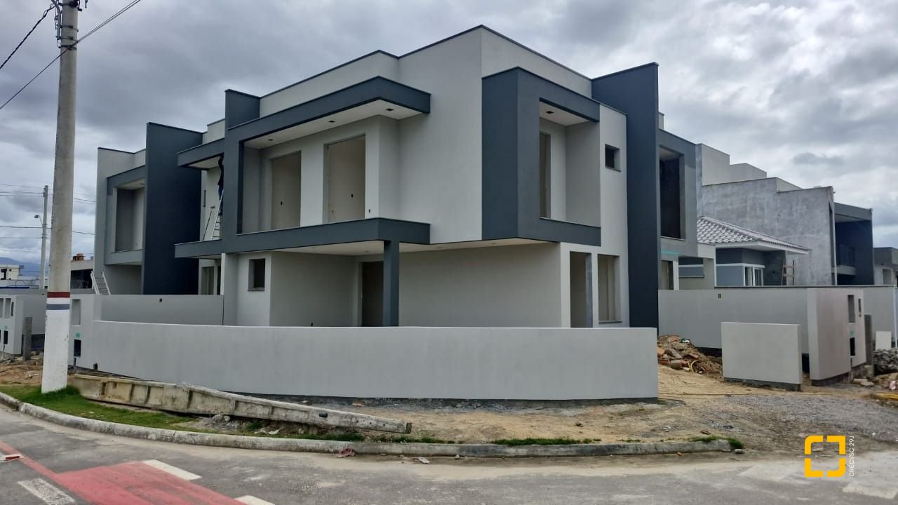 Casa com 98m², 3 quartos (sendo 1 suíte), 1 garagem, no bairro Forquilhas em São José