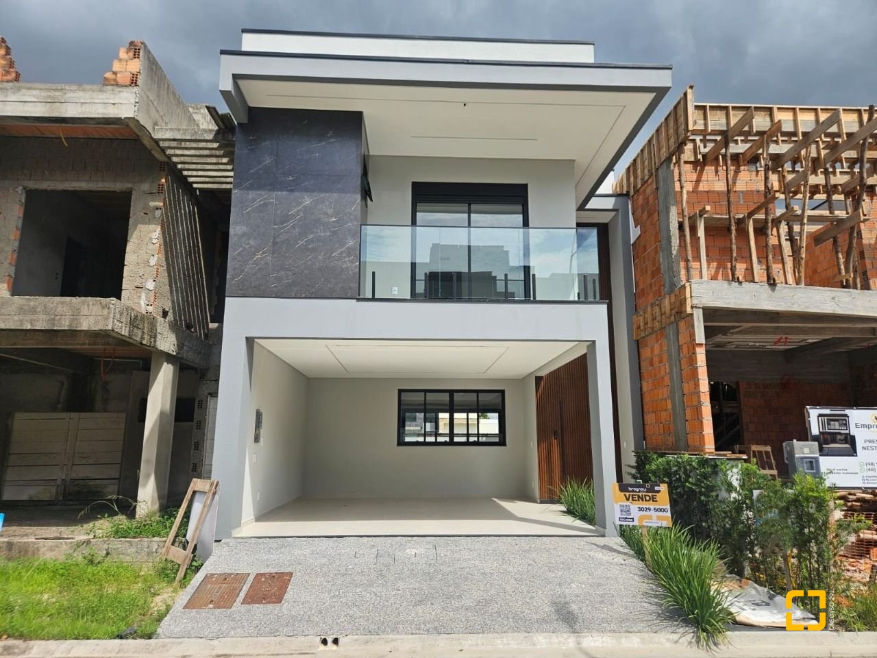 Casa de Condomínio com 179m², 4 quartos (sendo 1 suíte), 2 garagens, no bairro Beira Rio em Biguaçu