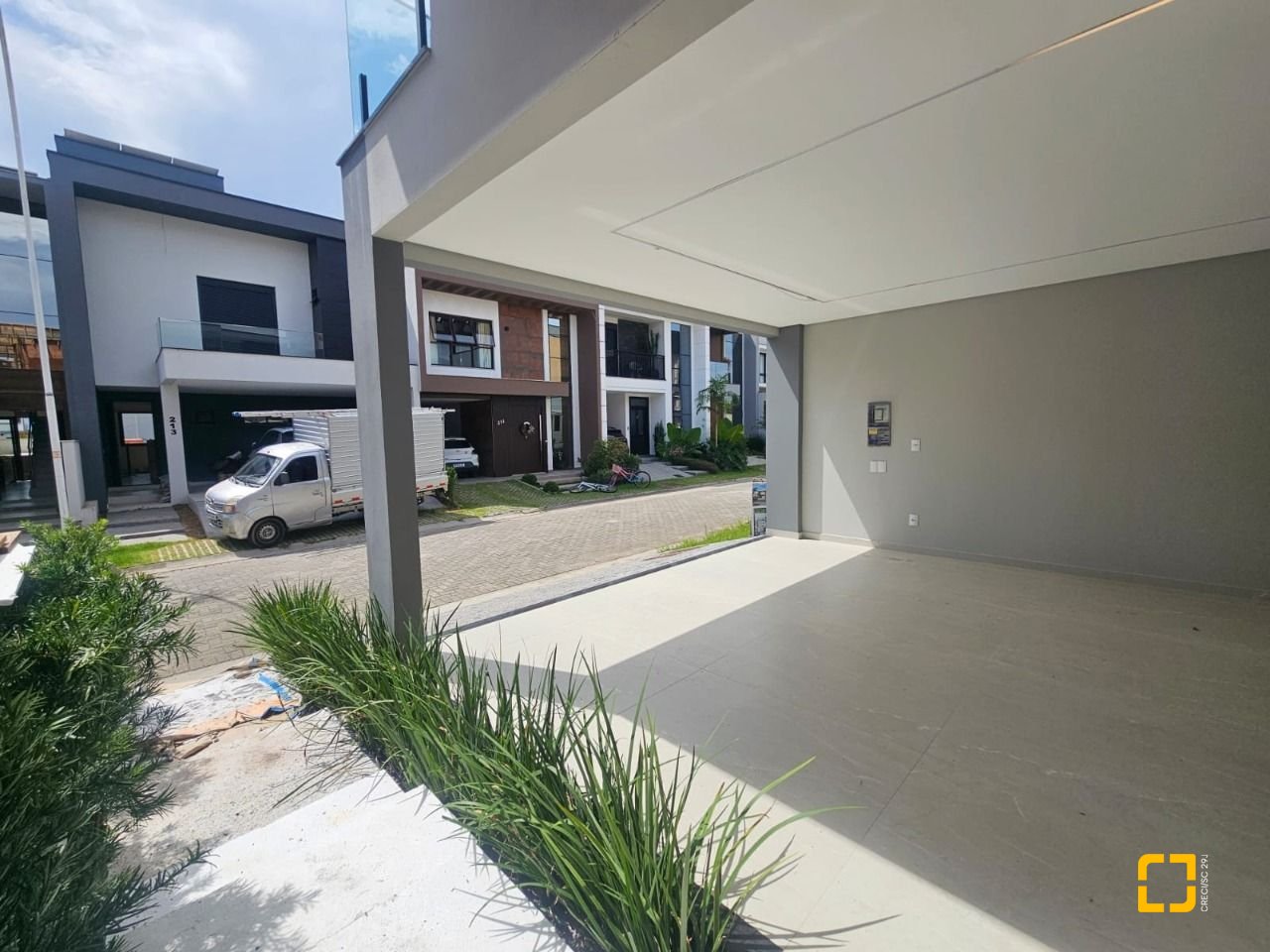 Casa de Condomínio com 179m², 4 quartos (sendo 1 suíte), 2 garagens, no bairro Beira Rio em Biguaçu