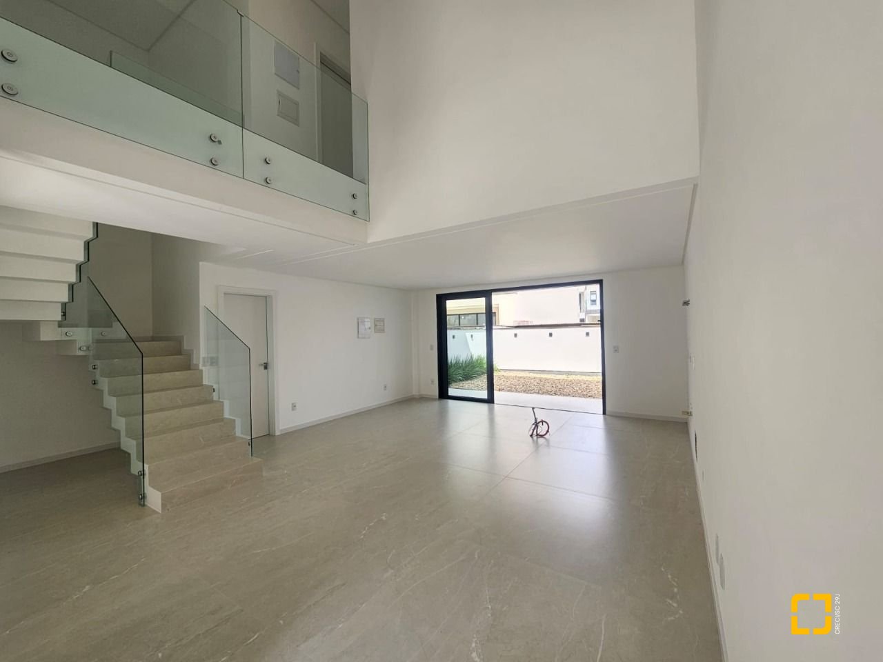 Casa de Condomínio com 179m², 4 quartos (sendo 1 suíte), 2 garagens, no bairro Beira Rio em Biguaçu