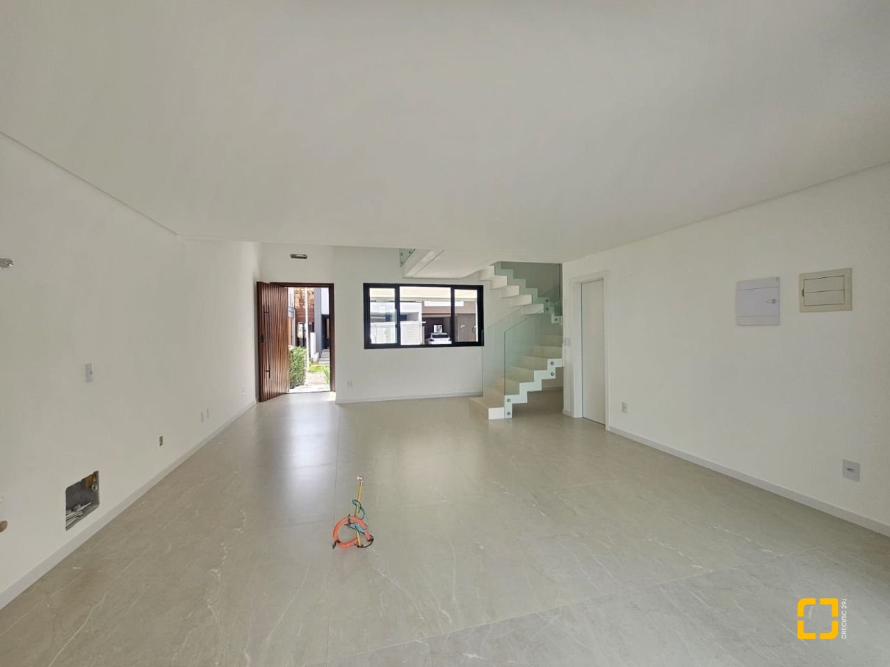 Casa de Condomínio com 179m², 4 quartos (sendo 1 suíte), 2 garagens, no bairro Beira Rio em Biguaçu