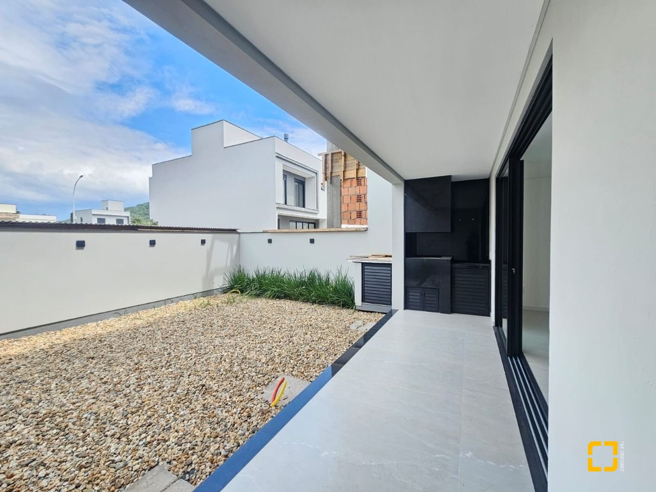 Casa de Condomínio com 179m², 4 quartos (sendo 1 suíte), 2 garagens, no bairro Beira Rio em Biguaçu