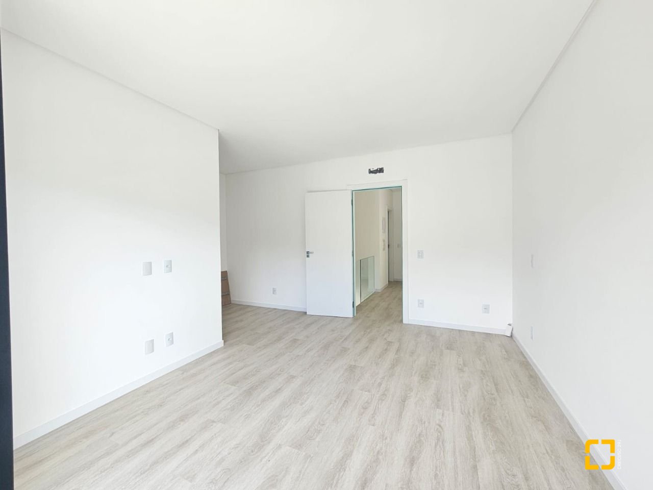 Casa de Condomínio com 179m², 4 quartos (sendo 1 suíte), 2 garagens, no bairro Beira Rio em Biguaçu