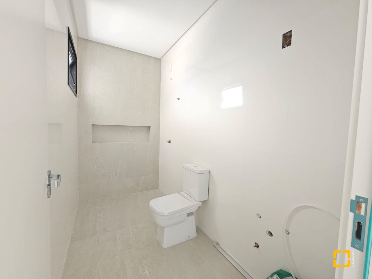 Casa de Condomínio com 179m², 4 quartos (sendo 1 suíte), 2 garagens, no bairro Beira Rio em Biguaçu