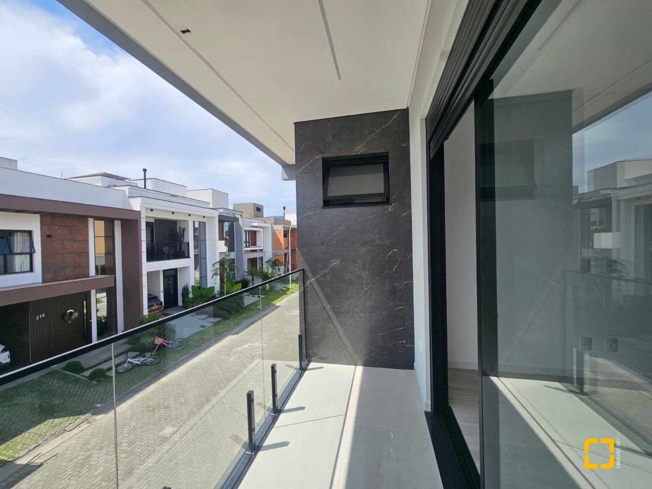 Casa de Condomínio com 179m², 4 quartos (sendo 1 suíte), 2 garagens, no bairro Beira Rio em Biguaçu