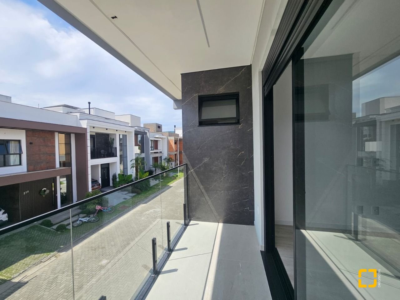 Casa de Condomínio com 179m², 4 quartos (sendo 1 suíte), 2 garagens, no bairro Beira Rio em Biguaçu