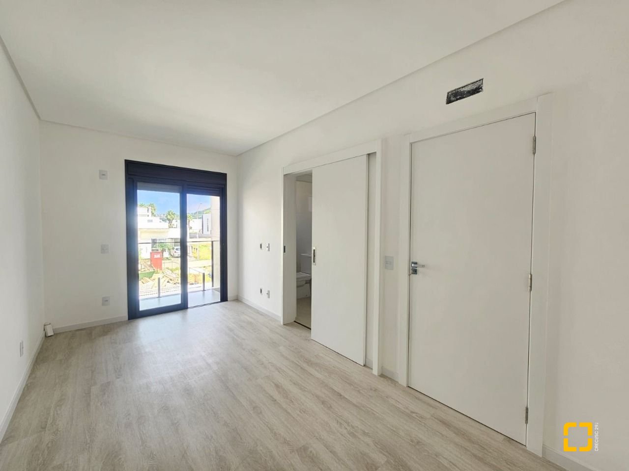 Casa de Condomínio com 179m², 4 quartos (sendo 1 suíte), 2 garagens, no bairro Beira Rio em Biguaçu