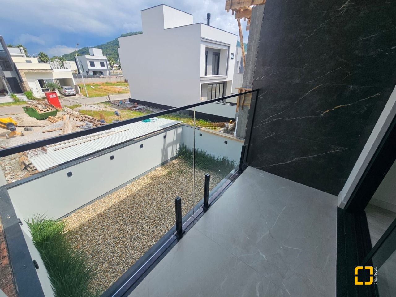 Casa de Condomínio com 179m², 4 quartos (sendo 1 suíte), 2 garagens, no bairro Beira Rio em Biguaçu