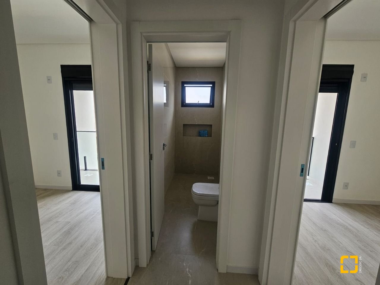 Casa de Condomínio com 179m², 4 quartos (sendo 1 suíte), 2 garagens, no bairro Beira Rio em Biguaçu