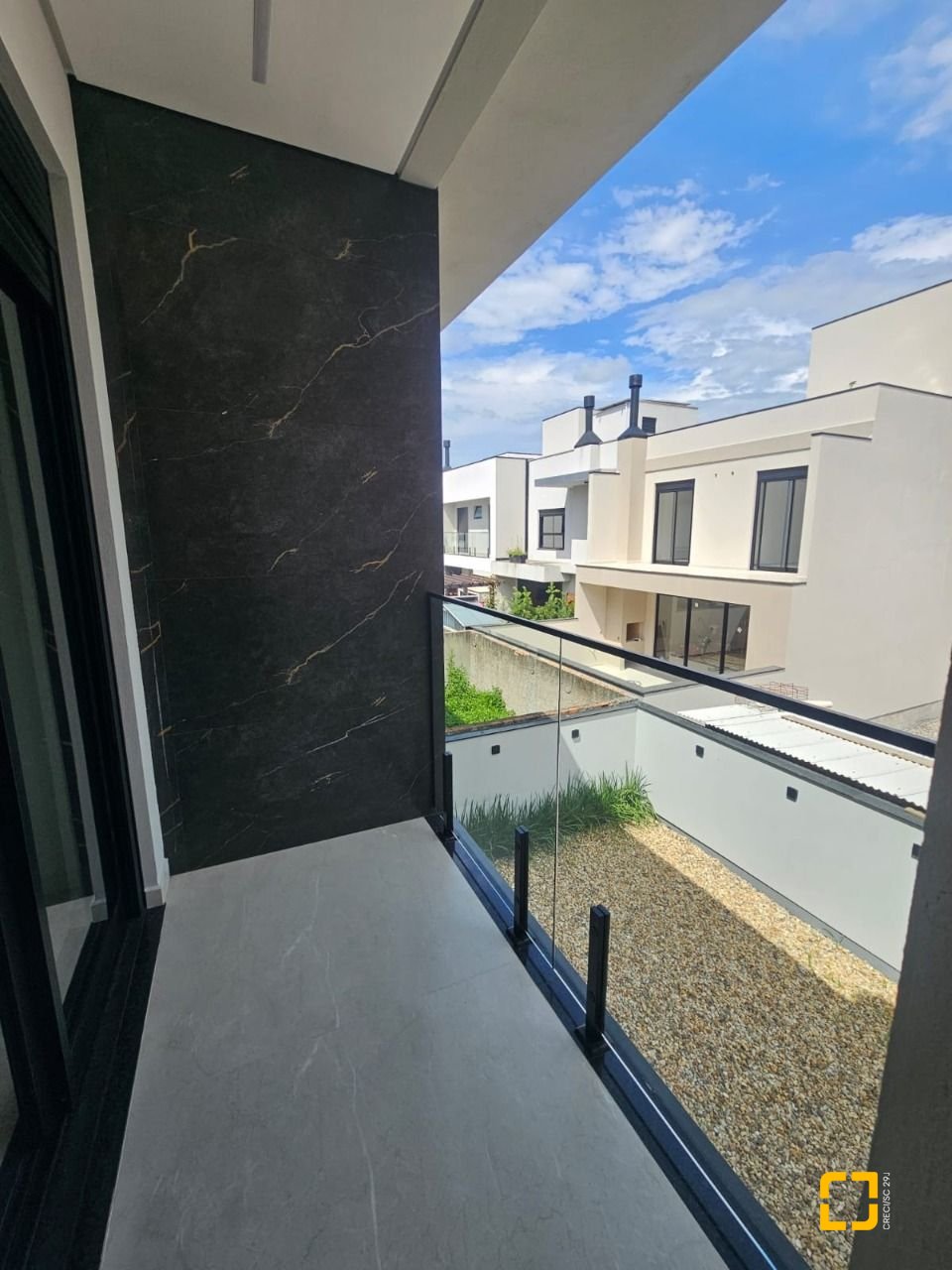 Casa de Condomínio com 179m², 4 quartos (sendo 1 suíte), 2 garagens, no bairro Beira Rio em Biguaçu