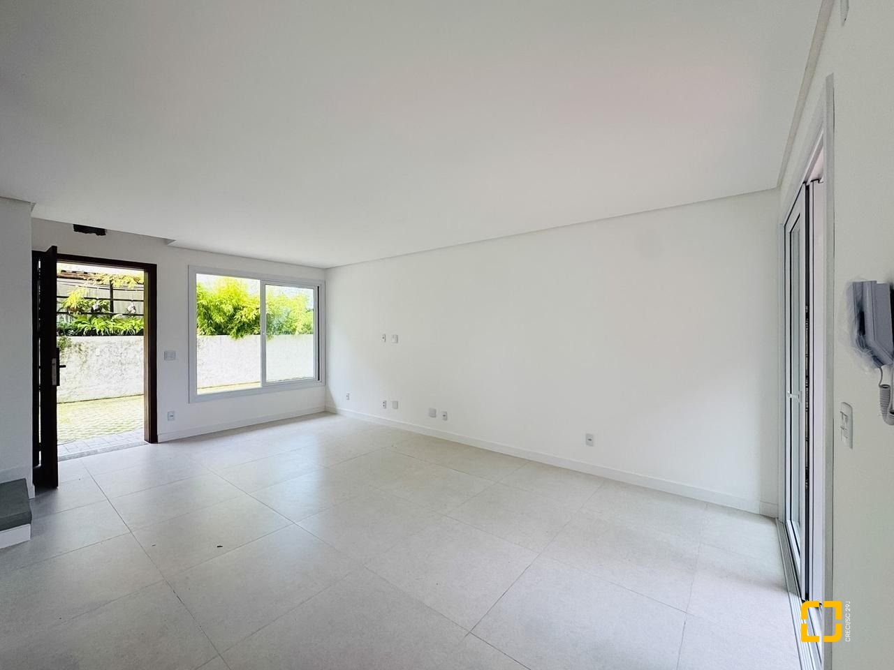 Casa com 123m², 4 quartos (sendo 1 suíte), 1 garagem, no bairro Campeche em Florianópolis