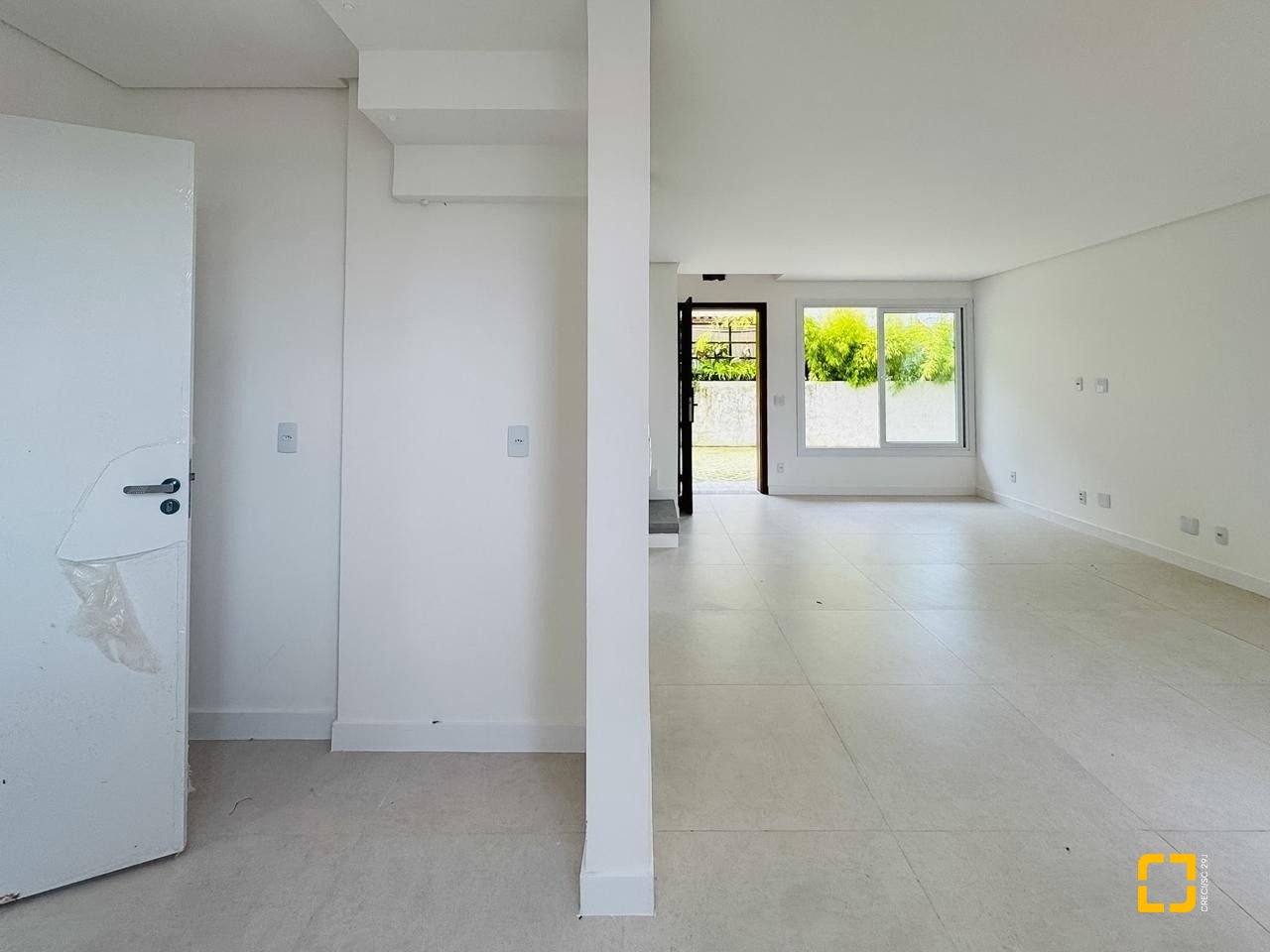 Casa com 123m², 4 quartos (sendo 1 suíte), 1 garagem, no bairro Campeche em Florianópolis
