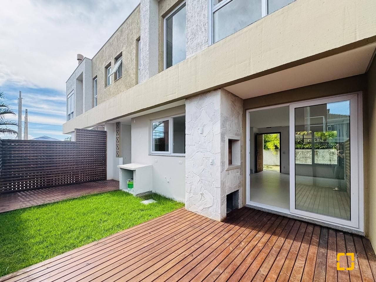 Casa com 123m², 4 quartos (sendo 1 suíte), 1 garagem, no bairro Campeche em Florianópolis