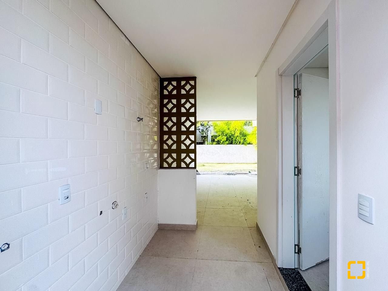 Casa com 123m², 4 quartos (sendo 1 suíte), 1 garagem, no bairro Campeche em Florianópolis