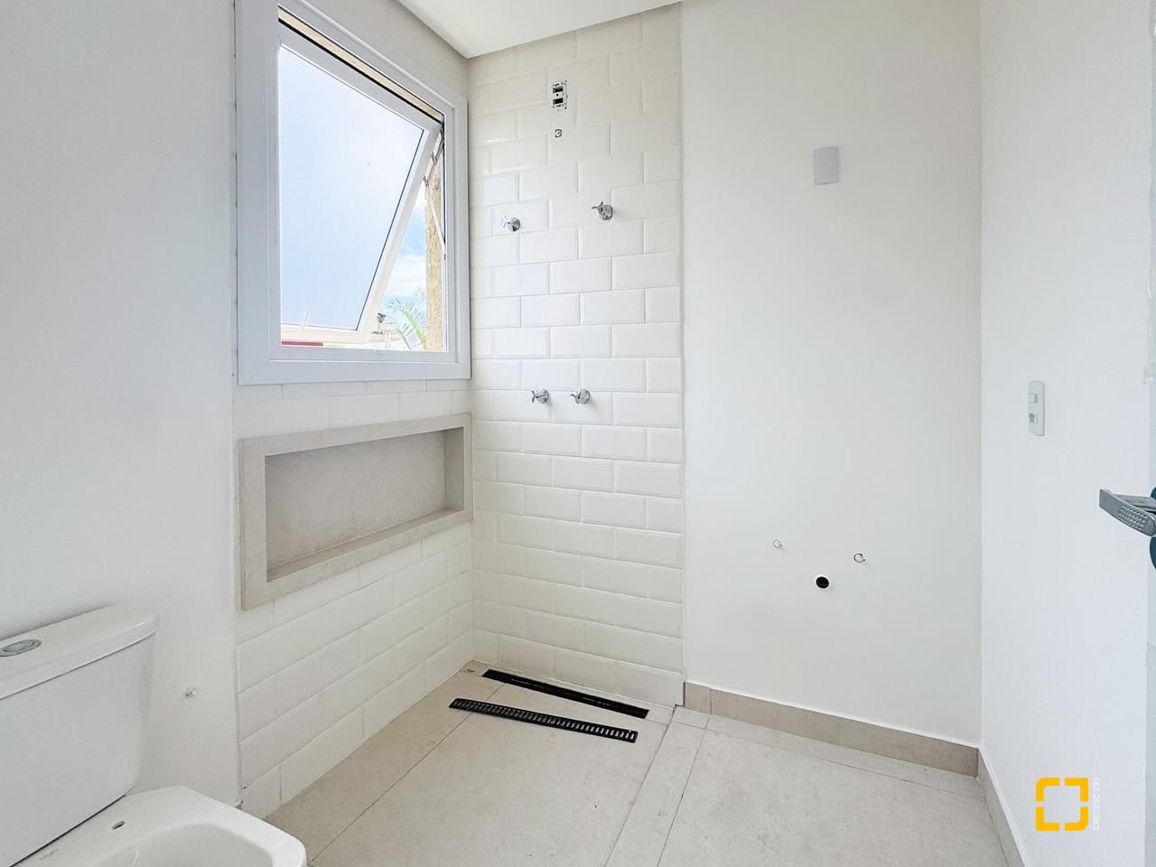 Casa com 123m², 4 quartos (sendo 1 suíte), 1 garagem, no bairro Campeche em Florianópolis
