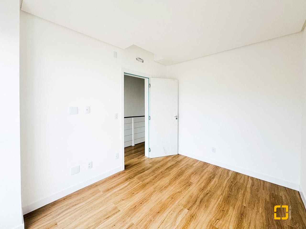 Casa com 123m², 4 quartos (sendo 1 suíte), 1 garagem, no bairro Campeche em Florianópolis