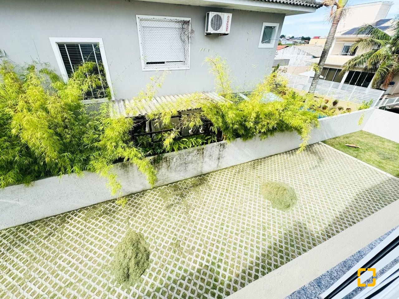 Casa com 123m², 4 quartos (sendo 1 suíte), 1 garagem, no bairro Campeche em Florianópolis