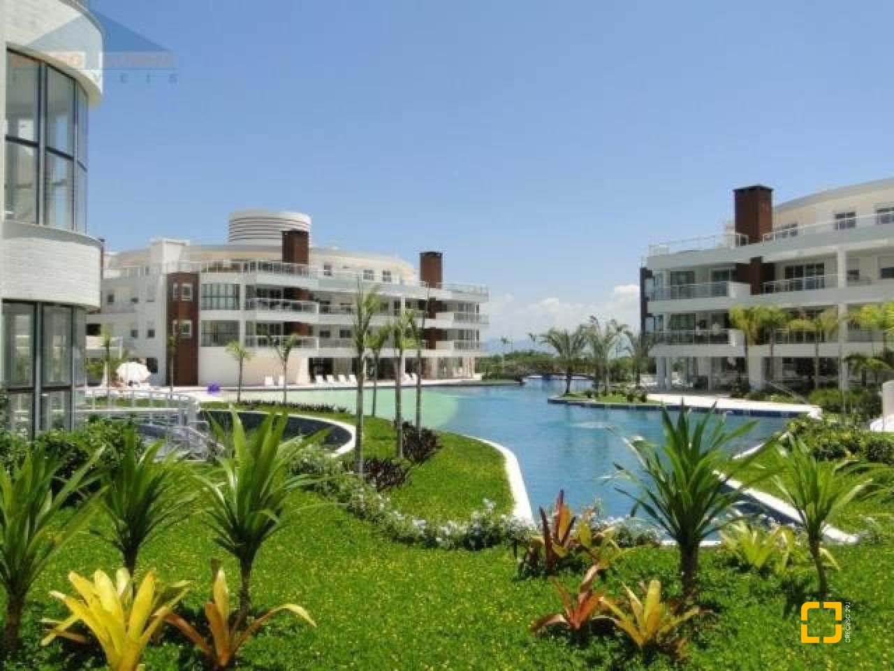 Cobertura com 318m², 8 quartos (sendo 4 suítes), 3 garagens, no bairro Cachoeira do Bom Jesus em Florianópolis