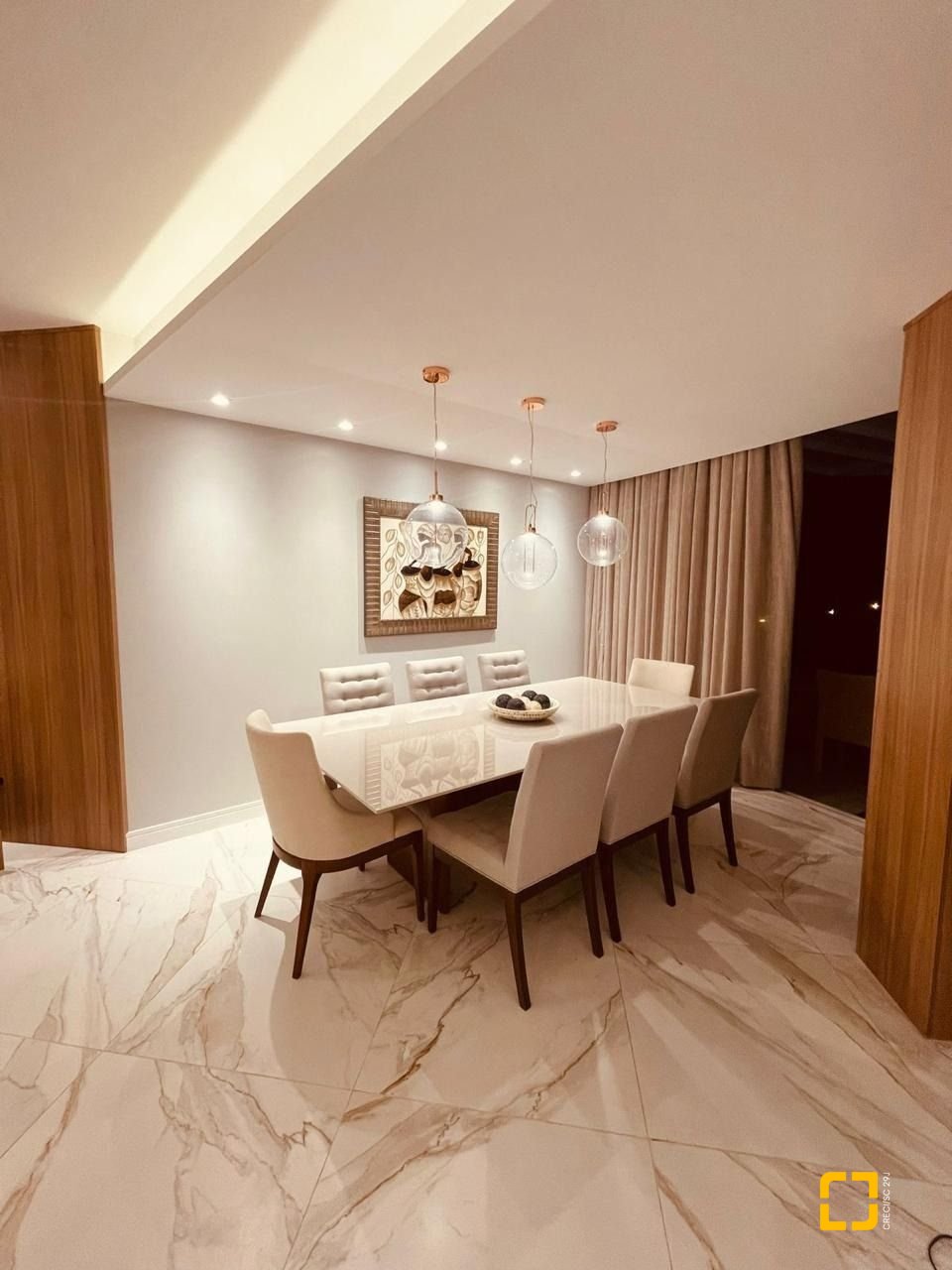 Cobertura com 318m², 8 quartos (sendo 4 suítes), 3 garagens, no bairro Cachoeira do Bom Jesus em Florianópolis
