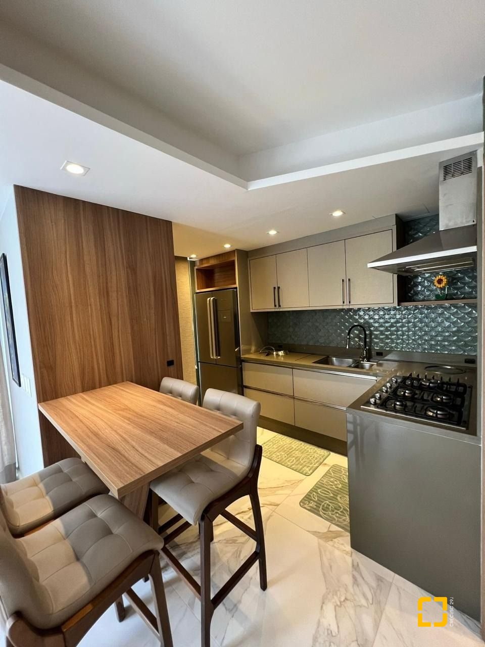 Cobertura com 318m², 8 quartos (sendo 4 suítes), 3 garagens, no bairro Cachoeira do Bom Jesus em Florianópolis