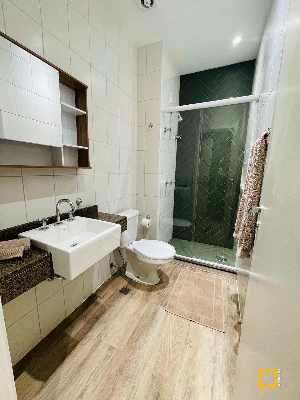 Cobertura com 318m², 8 quartos (sendo 4 suítes), 3 garagens, no bairro Cachoeira do Bom Jesus em Florianópolis
