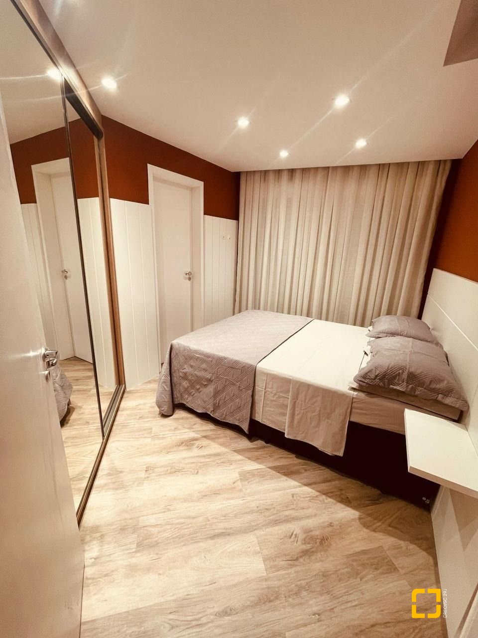 Cobertura com 318m², 8 quartos (sendo 4 suítes), 3 garagens, no bairro Cachoeira do Bom Jesus em Florianópolis