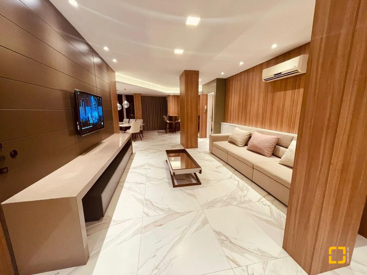 Cobertura com 318m², 8 quartos (sendo 4 suítes), 3 garagens, no bairro Cachoeira do Bom Jesus em Florianópolis