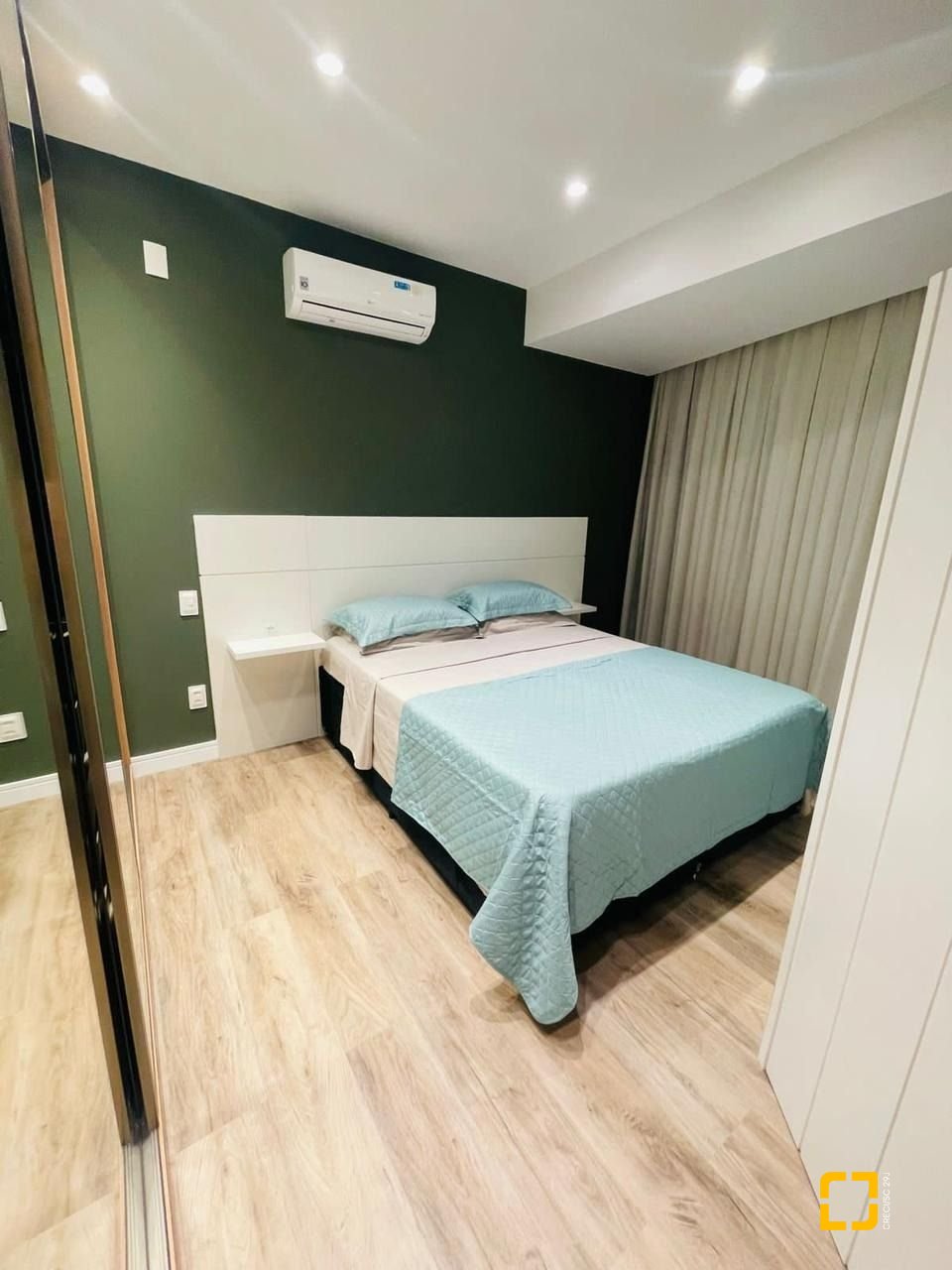 Cobertura com 318m², 8 quartos (sendo 4 suítes), 3 garagens, no bairro Cachoeira do Bom Jesus em Florianópolis