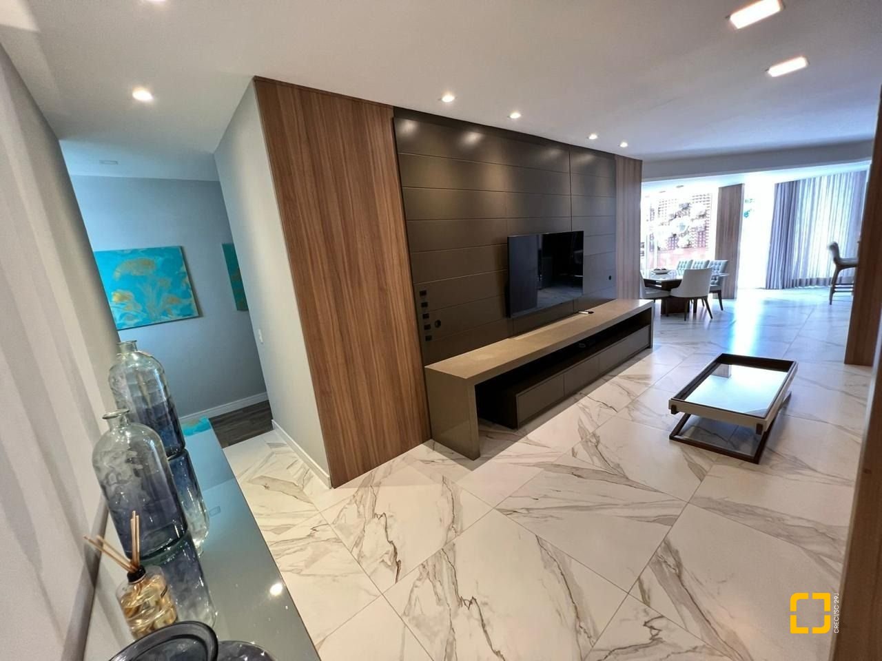 Cobertura com 318m², 8 quartos (sendo 4 suítes), 3 garagens, no bairro Cachoeira do Bom Jesus em Florianópolis