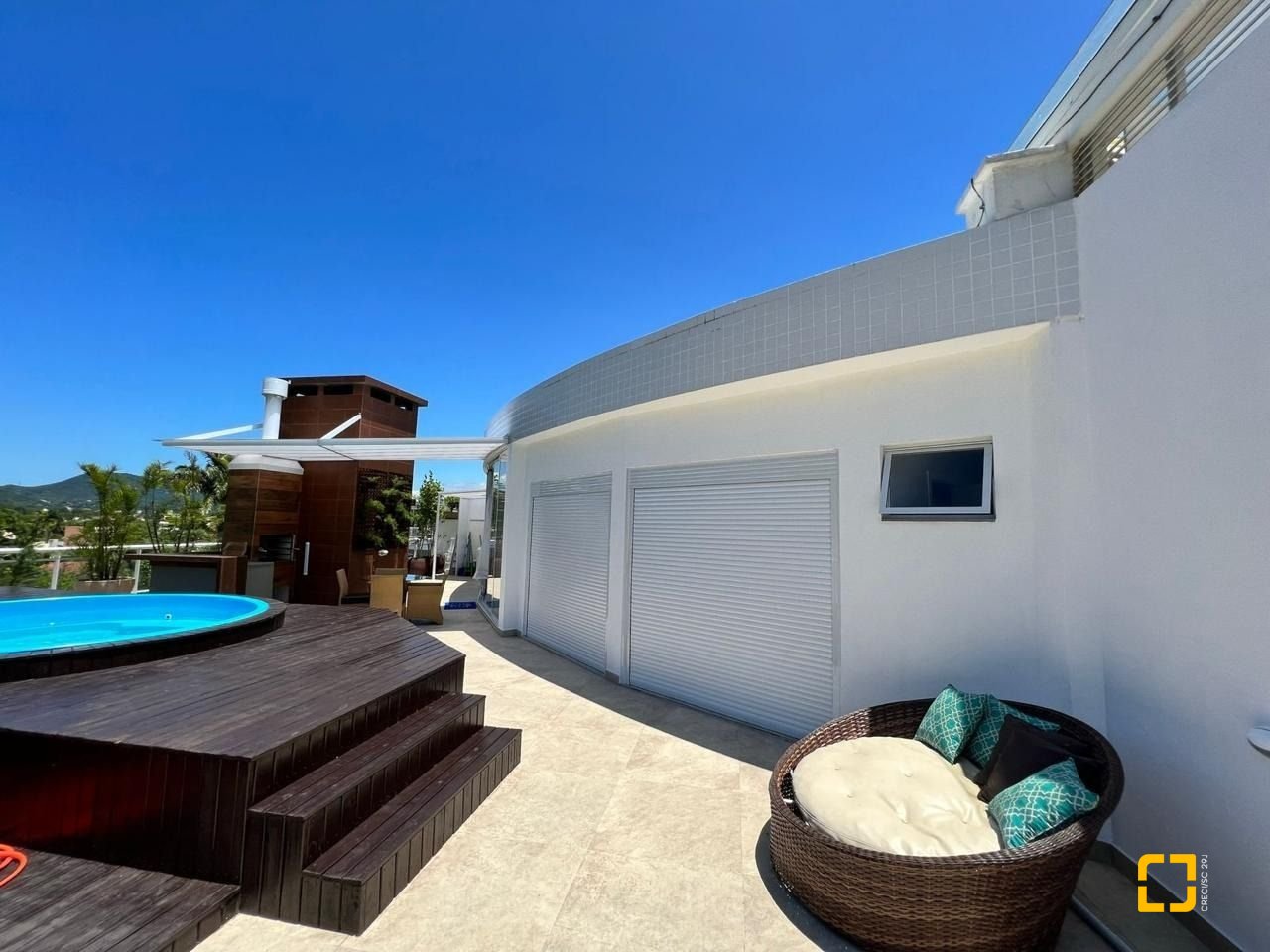 Cobertura com 318m², 8 quartos (sendo 4 suítes), 3 garagens, no bairro Cachoeira do Bom Jesus em Florianópolis