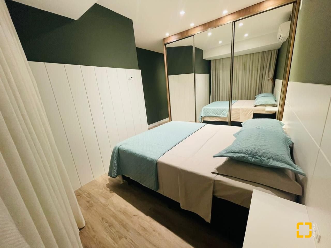 Cobertura com 318m², 8 quartos (sendo 4 suítes), 3 garagens, no bairro Cachoeira do Bom Jesus em Florianópolis