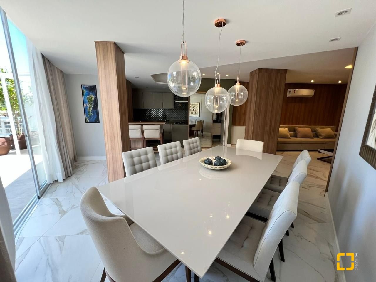 Cobertura com 318m², 8 quartos (sendo 4 suítes), 3 garagens, no bairro Cachoeira do Bom Jesus em Florianópolis
