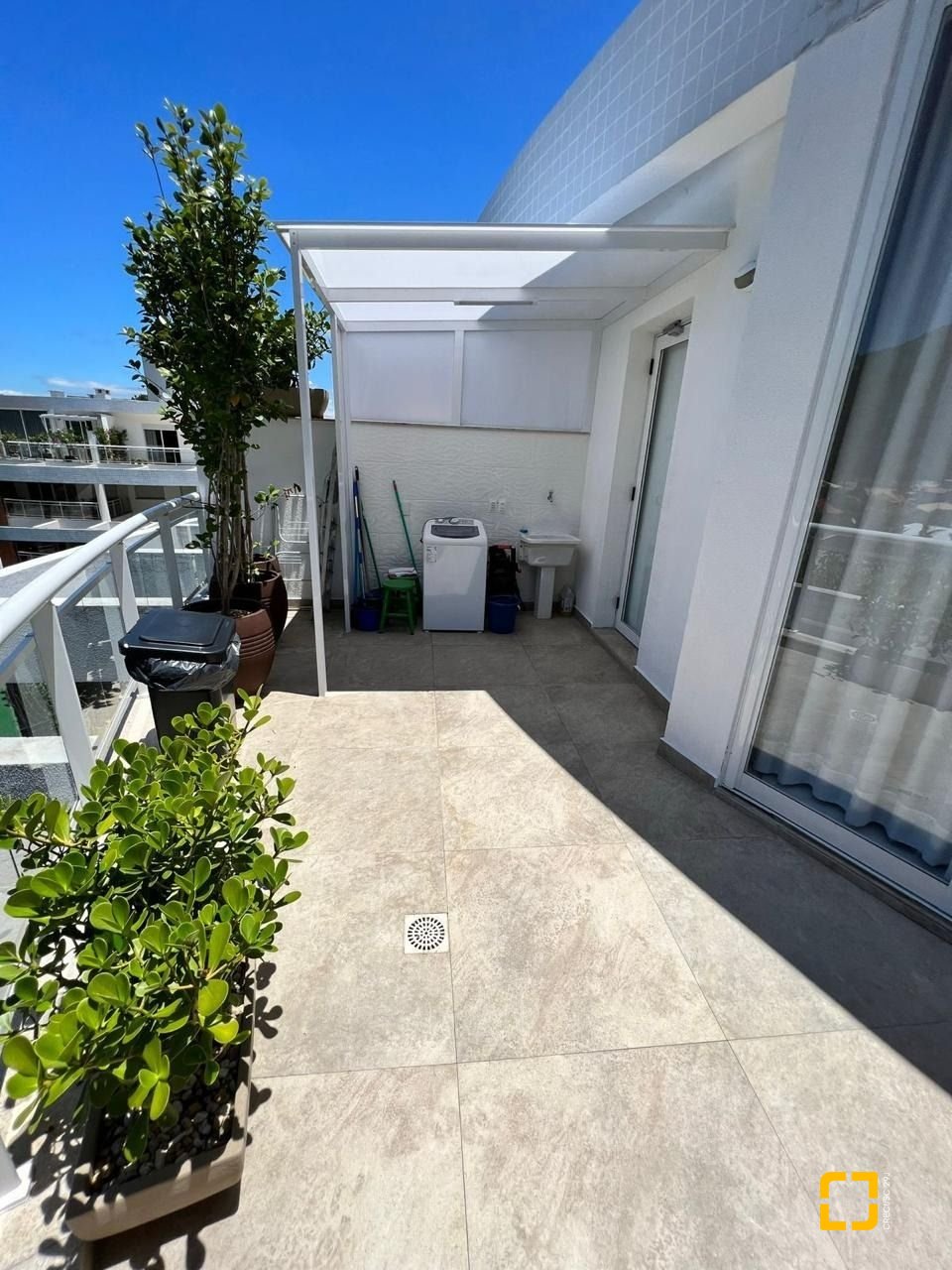 Cobertura com 318m², 8 quartos (sendo 4 suítes), 3 garagens, no bairro Cachoeira do Bom Jesus em Florianópolis