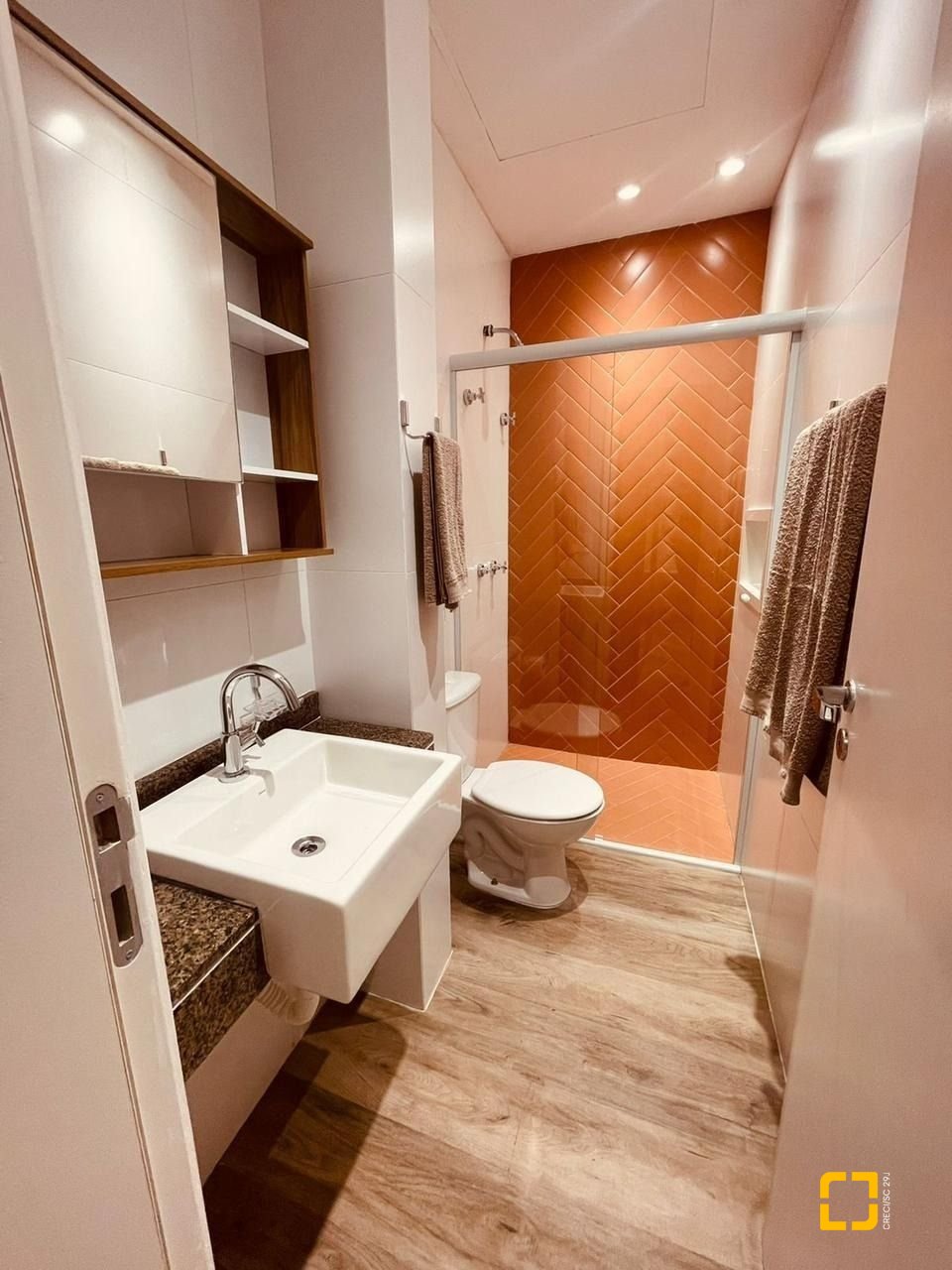 Cobertura com 318m², 8 quartos (sendo 4 suítes), 3 garagens, no bairro Cachoeira do Bom Jesus em Florianópolis